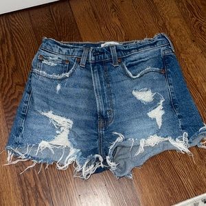 Abercrombie The Mom Short High Rise size 2